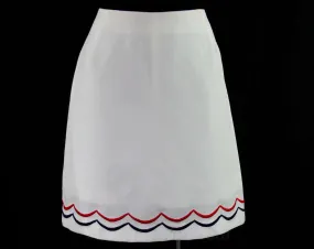 Size 10 Mod Mini Skirt - White Pique & Scalloped Embroidery - 60s Summer Sport Casual - Red and Navy Blue - Medium Cute Preppie - Waist 29.5