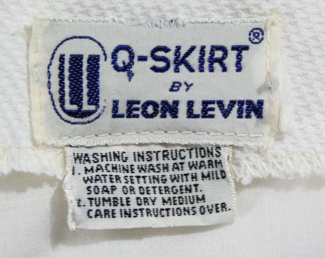 Size 10 Mod Mini Skirt - White Pique & Scalloped Embroidery - 60s Summer Sport Casual - Red and Navy Blue - Medium Cute Preppie - Waist 29.5