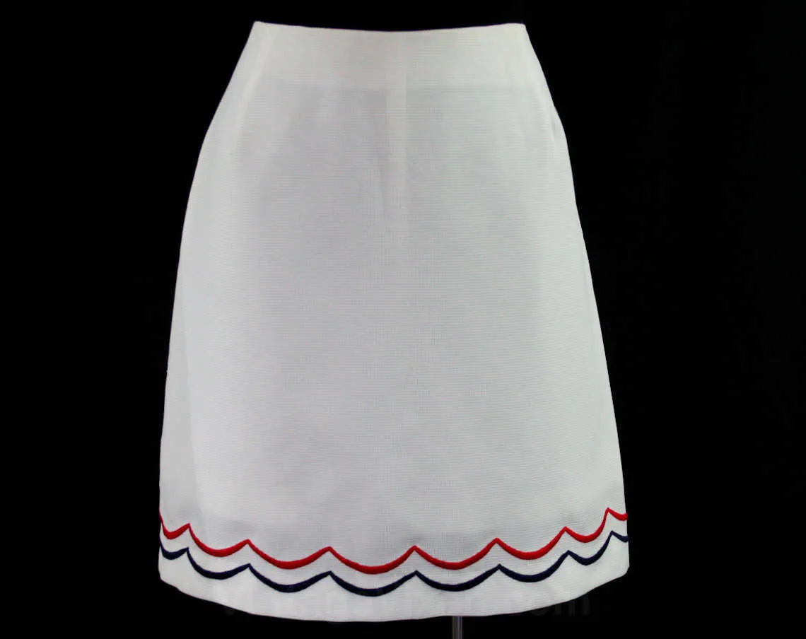 Size 10 Mod Mini Skirt - White Pique & Scalloped Embroidery - 60s Summer Sport Casual - Red and Navy Blue - Medium Cute Preppie - Waist 29.5