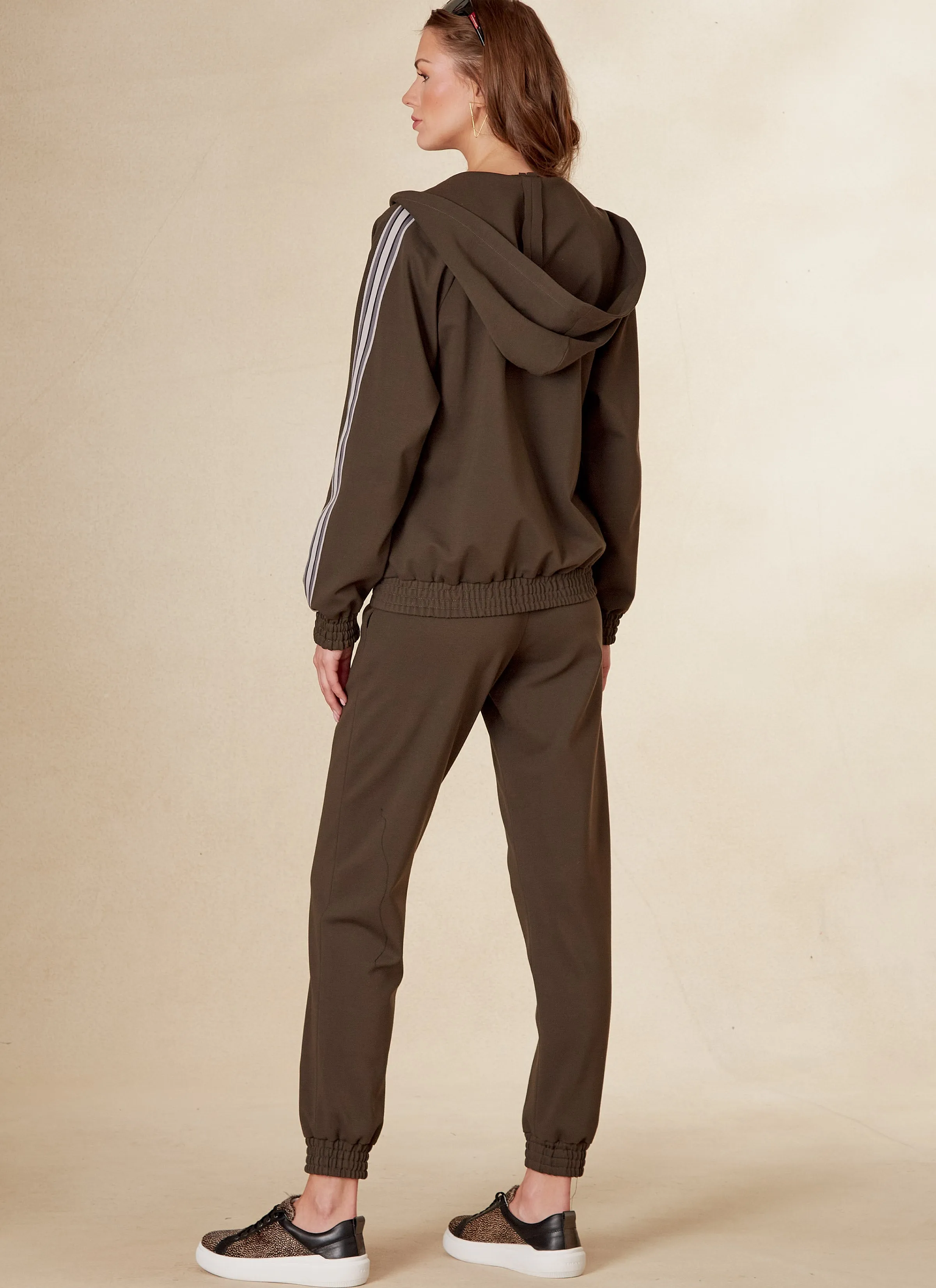 Vogue Pattern V1832  Misses' and Misses' Petite Jacket and Pants